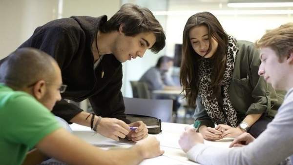 Jóvenes estudiantes España Jóvenes estudiantes España