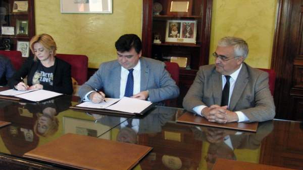 Acuerdo entre la Junta y el Ayuntamiento de Huelva. Acuerdo entre la Junta y el Ayuntamiento de Huelva.
