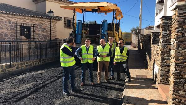 El diputado Óscar Liria visita las obras en Camino del Cementario y C/ Andalucía El diputado Óscar Liria visita las obras en Camino del Cementario y C/ Andalucía
