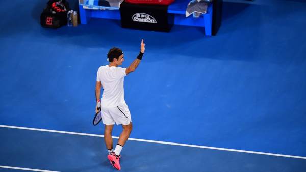 Roger Federer saluda al público Roger Federer saluda al público
