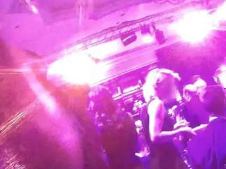 Evento benéfico con acusación de acoso contra las azafatas
