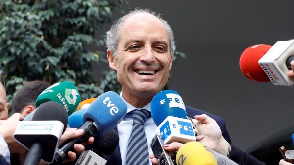 Camps nega el finançament il·legal del PP valencià i haver donat ordres per a açò Camps nega el finançament il·legal del PP valencià i haver donat ordres per a açò