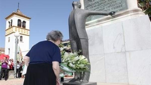 La hija de Blas Infante en el acto de homenaje a su padre La hija de Blas Infante en el acto de homenaje a su padre