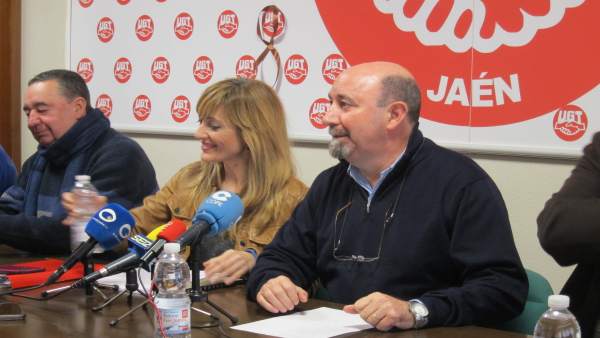 Manuel Salazar (1d) en la rueda de prensa. Manuel Salazar (1d) en la rueda de prensa.