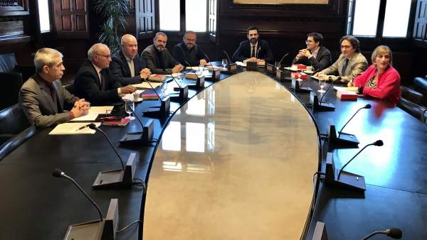 Reunión de la Mesa del Parlament presidida por Roger Torrent Reunión de la Mesa del Parlament presidida por Roger Torrent