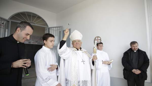 El obispo bendice las nuevas instalaciones del colegio Trinidad Sansueña El obispo bendice las nuevas instalaciones del colegio Trinidad Sansueña