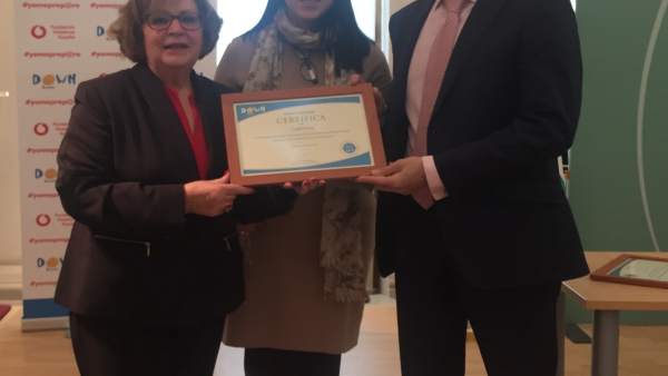 GranaDown reconoce la labor de Carrefour por la integración GranaDown reconoce la labor de Carrefour por la integración
