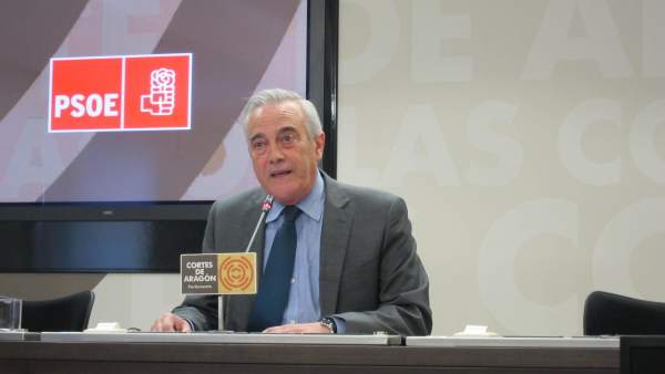 El portavoz del PSOE en las Cortes, Javier Sada, hoy en rueda de prensa El portavoz del PSOE en las Cortes, Javier Sada, hoy en rueda de prensa