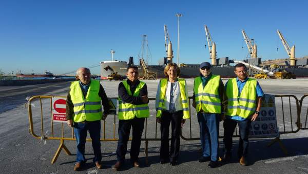 La presidenta de la APA visita la zona de carga del puerto La presidenta de la APA visita la zona de carga del puerto