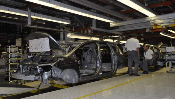 Trabajadores de Opel en la planta zaragozana de Figueruelas. Trabajadores de Opel en la planta zaragozana de Figueruelas.