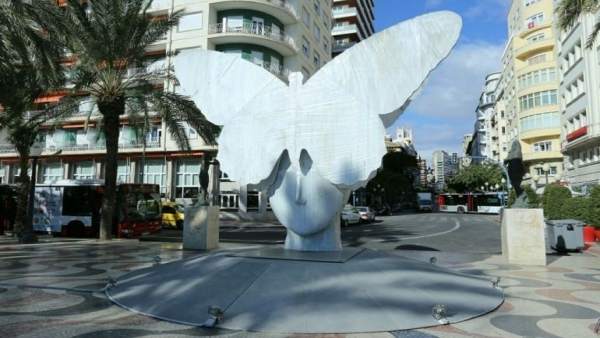 La Mariposa, en la Explanada de frente a la Rambla La Mariposa, en la Explanada de frente a la Rambla