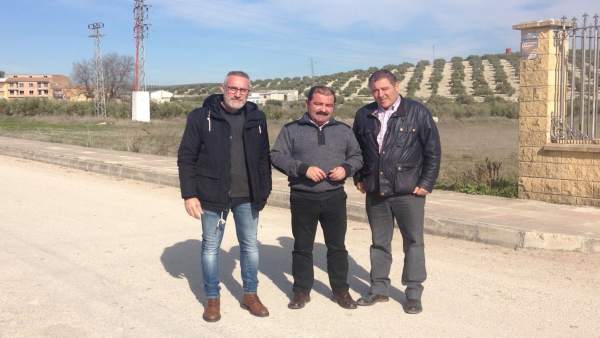 Castro informa sobre las obras en la carretera entre Escañuela y Villardompardo. Castro informa sobre las obras en la carretera entre Escañuela y Villardompardo.