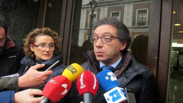 Luis Antonio Calvo e Isabel Palomino, a la salida del juzgado. Luis Antonio Calvo e Isabel Palomino, a la salida del juzgado.