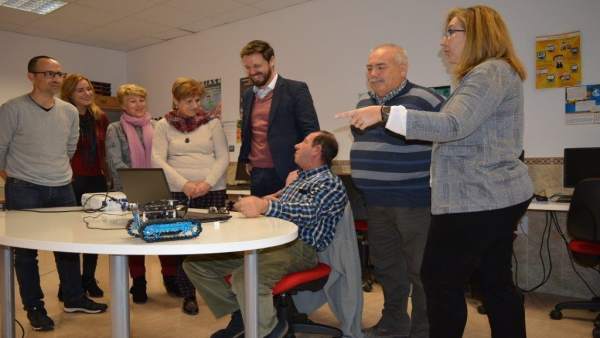 El delegado de Empleo de la Junta, Juan José Martín Arcos, en centro Guadalinfo El delegado de Empleo de la Junta, Juan José Martín Arcos, en centro Guadalinfo
