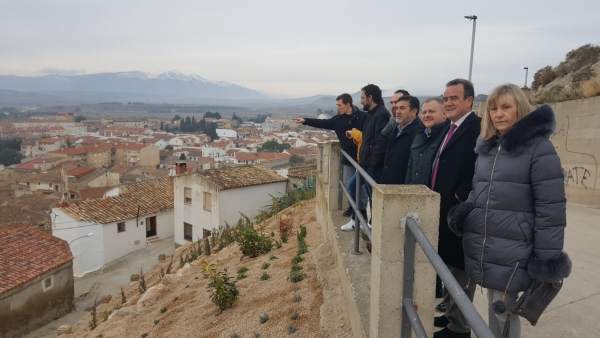Sánchez Quero ha visitado la nueva zona ajardinada del castillo de Borja Sánchez Quero ha visitado la nueva zona ajardinada del castillo de Borja