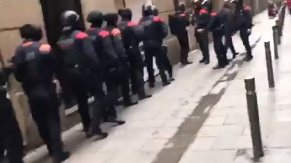 Golpe de Mossos a un 'narcopiso' del Raval. Golpe de Mossos a un 'narcopiso' del Raval.