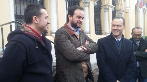 Alberto González, a la derecha Alberto González, a la derecha