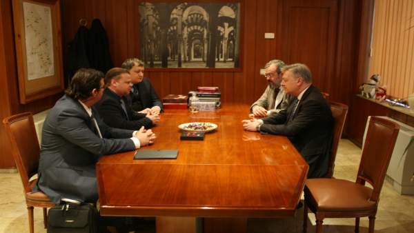 El subdelegado del Gobierno con representantes de Kraspharma El subdelegado del Gobierno con representantes de Kraspharma