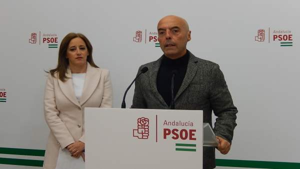 Hurtado interviene junto a Foncubierta en la sede del PSOE de Córdoba Hurtado interviene junto a Foncubierta en la sede del PSOE de Córdoba