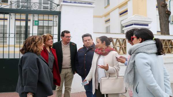 Dirigentes del PP visitan el comedor de un colegio de Cartaya. Dirigentes del PP visitan el comedor de un colegio de Cartaya.