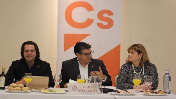 Rafael Burgos, Miguel Cazorla y Maribel Hernández (Cs) Rafael Burgos, Miguel Cazorla y Maribel Hernández (Cs)