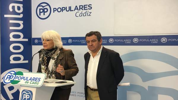 Teófila Martínez en rueda de prensa Teófila Martínez en rueda de prensa