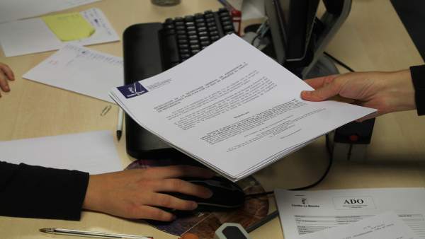 OFICINA, TRABAJADOR, ORDENADOR, PARO OFICINA, TRABAJADOR, ORDENADOR, PARO