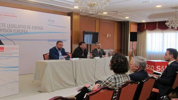 Inauguración de la 'Jornada Divulgativa de Nuevas Energías Renovables' en Mérida Inauguración de la 'Jornada Divulgativa de Nuevas Energías Renovables' en Mérida