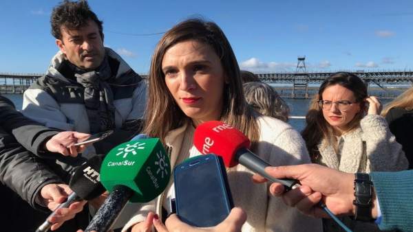 María Márquez, en declaraciones a los medios en Huelva. María Márquez, en declaraciones a los medios en Huelva.
