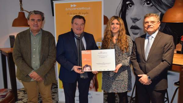 EmprendeRioja entrega diploma a Susana Palacio EmprendeRioja entrega diploma a Susana Palacio