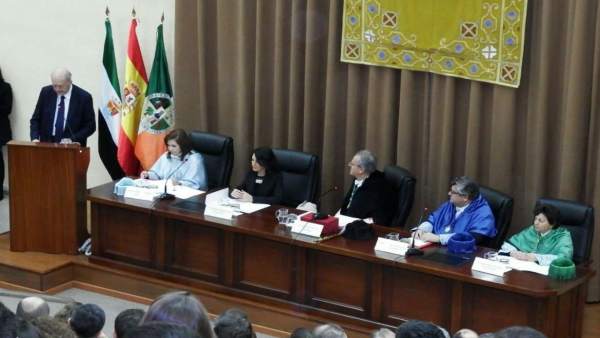 Consejera de Educación y Empleo Consejera de Educación y Empleo