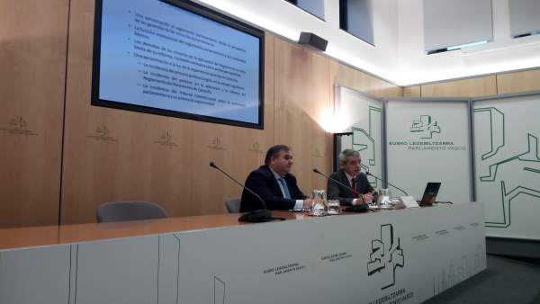 El letrado mayor del Parlament en Vitoria El letrado mayor del Parlament en Vitoria