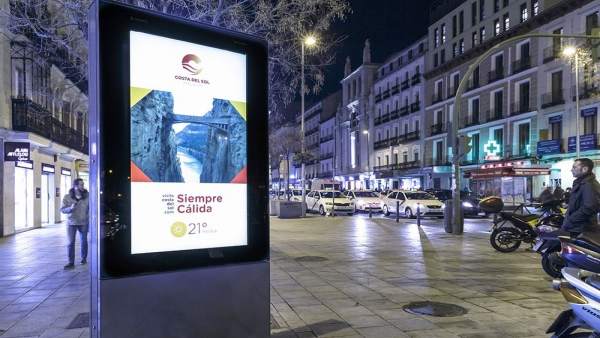 Campaña siempre cálida fitur madrid totem turismo costa del sol Campaña siempre cálida fitur madrid totem turismo costa del sol
