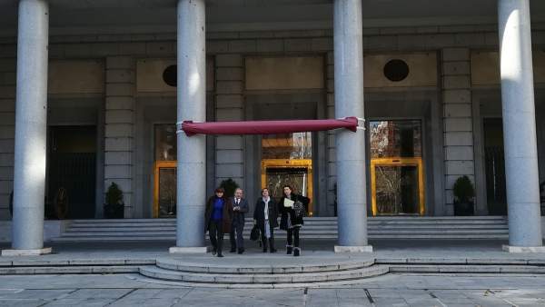 Tripartito saliendo del Ministerio de Defensa Tripartito saliendo del Ministerio de Defensa