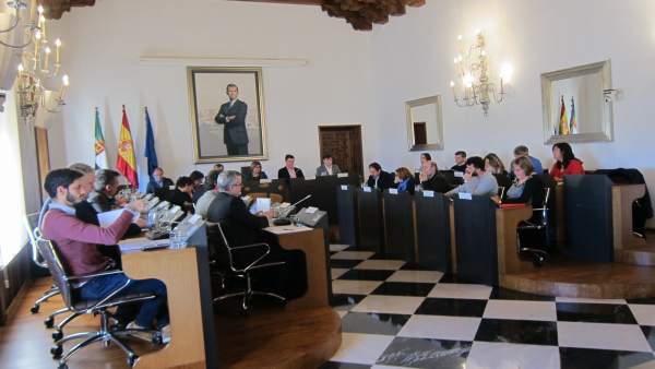 Pleno de la Diputación de Cáceres Pleno de la Diputación de Cáceres