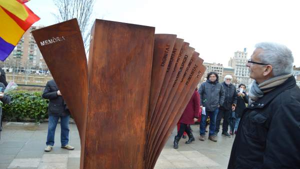 Lleida recuerda con una escultura a los leridanos deportados Lleida recuerda con una escultura a los leridanos deportados