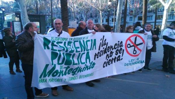Protesta por la residencia de mayores de Montequinto. Protesta por la residencia de mayores de Montequinto.