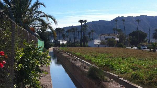 Una acequia de Los Ramos Una acequia de Los Ramos