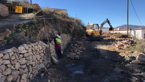 Las obras en Alcolea permitirán abrir al tráfico rodado un nuevo vial. Las obras en Alcolea permitirán abrir al tráfico rodado un nuevo vial.