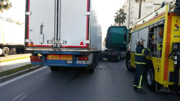 Accidente de un camión en Cádiz Accidente de un camión en Cádiz