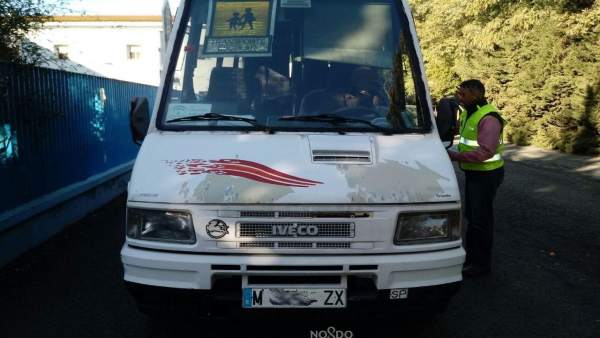 Inmovilizado un autobús con escolares en Sevilla Inmovilizado un autobús con escolares en Sevilla