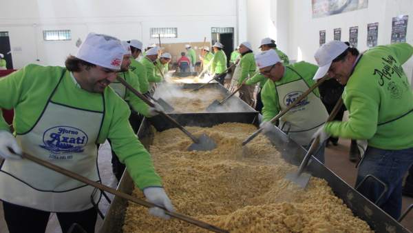 Elaboración de las migas en Lora del Río Elaboración de las migas en Lora del Río