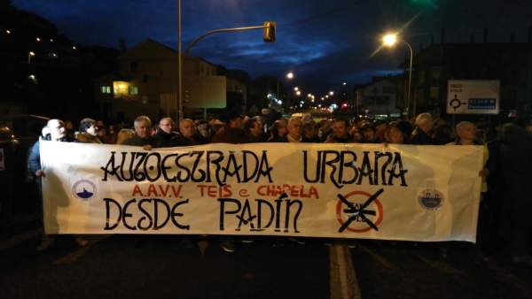 Protesta de vecinos de Teis y Chapela Protesta de vecinos de Teis y Chapela