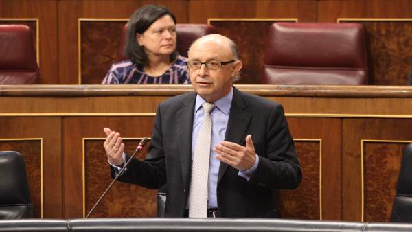 Cristóbal Montoro, ministro de Hacienda, en la sesión de control Cristóbal Montoro, ministro de Hacienda, en la sesión de control