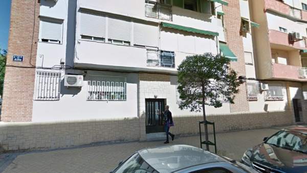 Detenido un hombre por arrojar a una mujer Detenido un hombre por arrojar a una mujer