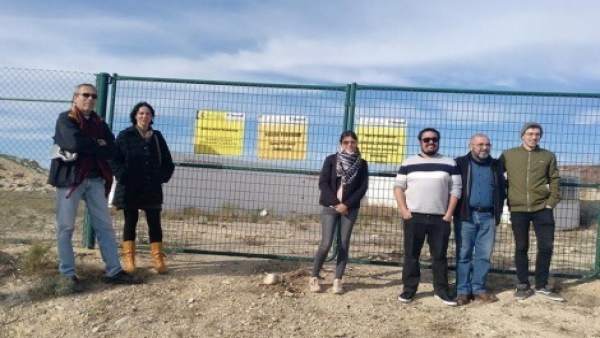 Dirigentes de IU durante la visita al área contaminada de Palomares en diciembre Dirigentes de IU durante la visita al área contaminada de Palomares en diciembre