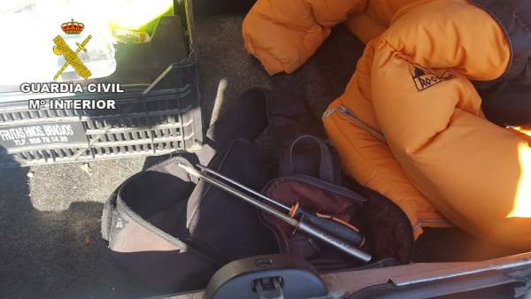 Objetos incautados a un individuo que robó supuestamente en tres comercios Objetos incautados a un individuo que robó supuestamente en tres comercios