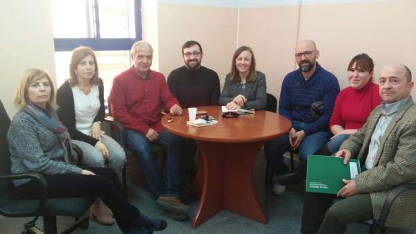 Fernández reunida con el equipo directivo del CEIP de Pechina Fernández reunida con el equipo directivo del CEIP de Pechina