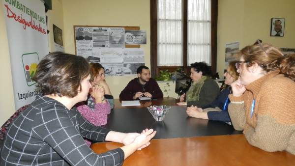 González Rojas reunido con los trabajadores afectados. González Rojas reunido con los trabajadores afectados.