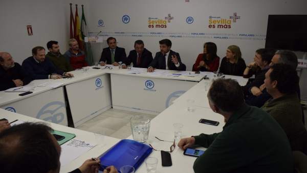 Beltrán Pérez reunido con los sindicatos. Beltrán Pérez reunido con los sindicatos.